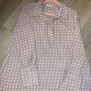 Adorable pale pink blouse.